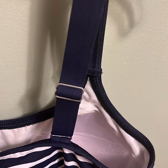 EXCELLENT CONDITION LAND’S END STRIPED TANKINI WITH PADDED SHELF BRA SIZE 10 - Picture 3 of 5